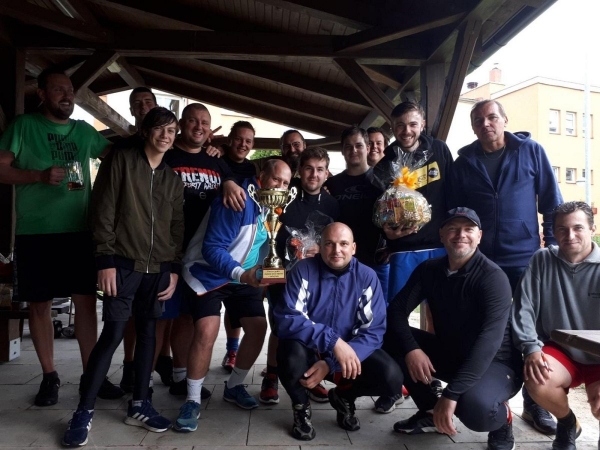 Šest družstev zápolilo v tradičním nohejbale trojic