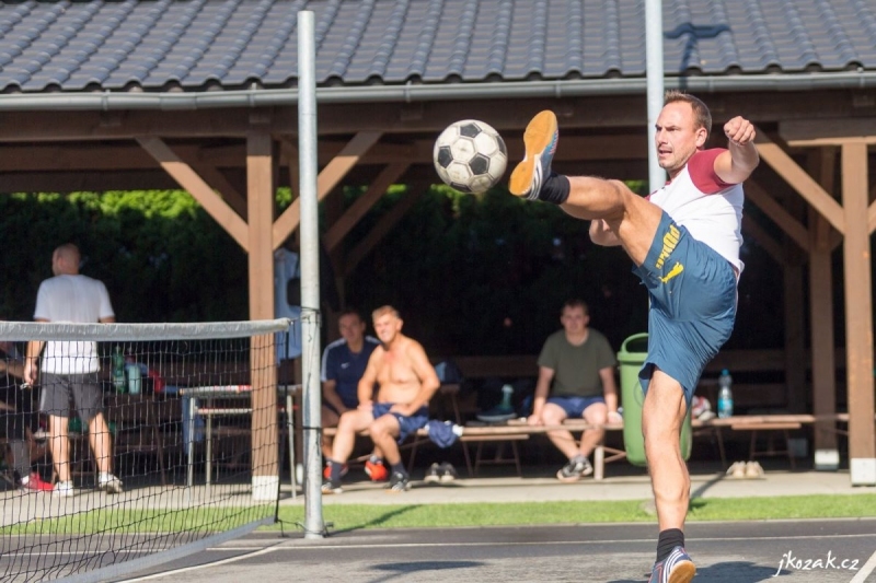 Tradičního nohejbalového turnaje O putovní pohár starosty obce Slatina se zúčastnila čtyři družstva