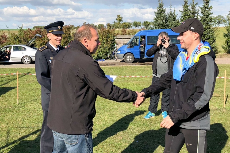 Už po třiadvacáté předal starosta obce hasičům svůj putovní pohár