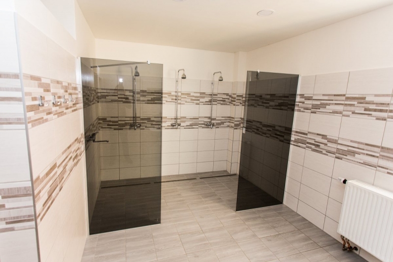 Sportovcům v tělocvičně slouží rekonstruované sociální zařízení, obci na opravu přispěl kraj