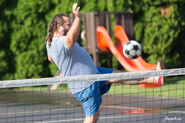 Tradičního nohejbalového turnaje O putovní pohár starosty obce Slatina se zúčastnila čtyři družstva