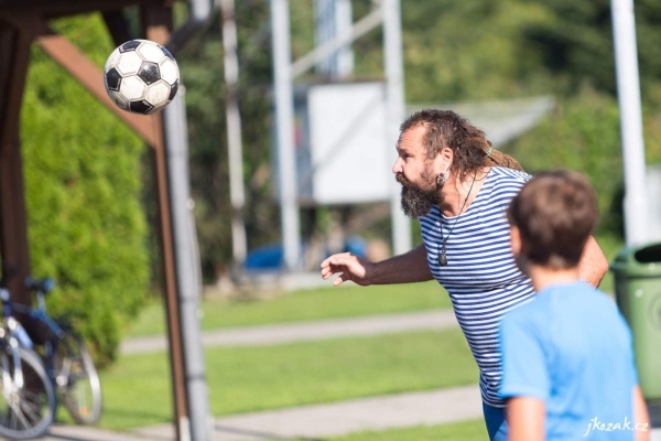 Tradičního nohejbalového turnaje O putovní pohár starosty obce Slatina se zúčastnila čtyři družstva