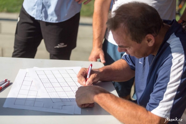 Tradičního nohejbalového turnaje O putovní pohár starosty obce Slatina se zúčastnila čtyři družstva