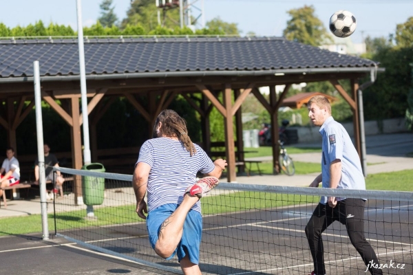 Tradičního nohejbalového turnaje O putovní pohár starosty obce Slatina se zúčastnila čtyři družstva