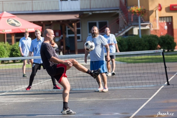 Tradičního nohejbalového turnaje O putovní pohár starosty obce Slatina se zúčastnila čtyři družstva