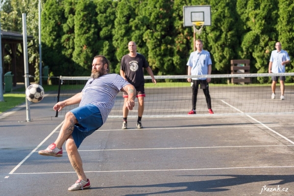 Tradičního nohejbalového turnaje O putovní pohár starosty obce Slatina se zúčastnila čtyři družstva