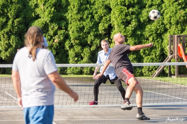 Tradičního nohejbalového turnaje O putovní pohár starosty obce Slatina se zúčastnila čtyři družstva