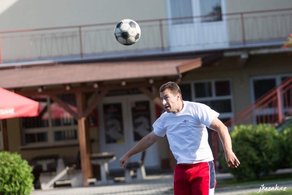 Tradičního nohejbalového turnaje O putovní pohár starosty obce Slatina se zúčastnila čtyři družstva
