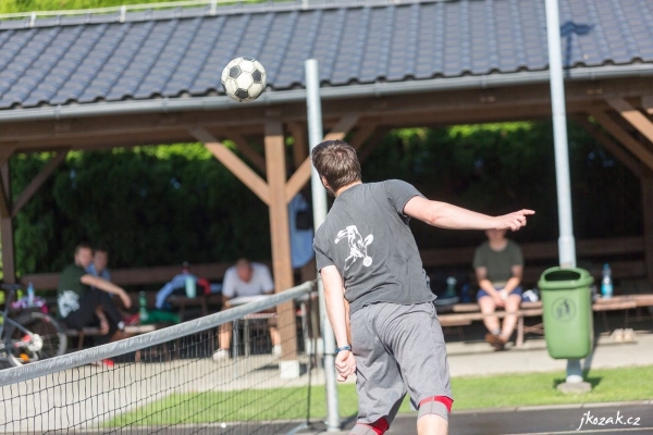 Tradičního nohejbalového turnaje O putovní pohár starosty obce Slatina se zúčastnila čtyři družstva