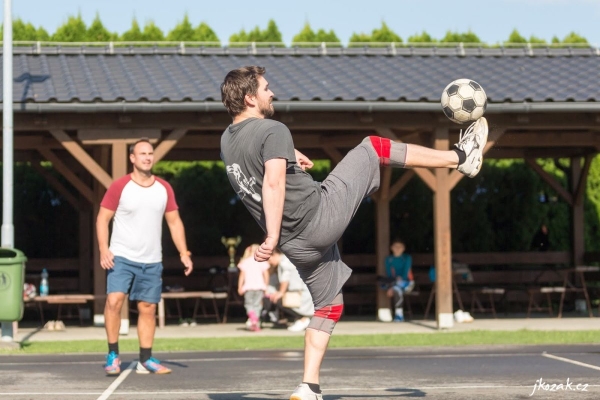 Tradičního nohejbalového turnaje O putovní pohár starosty obce Slatina se zúčastnila čtyři družstva