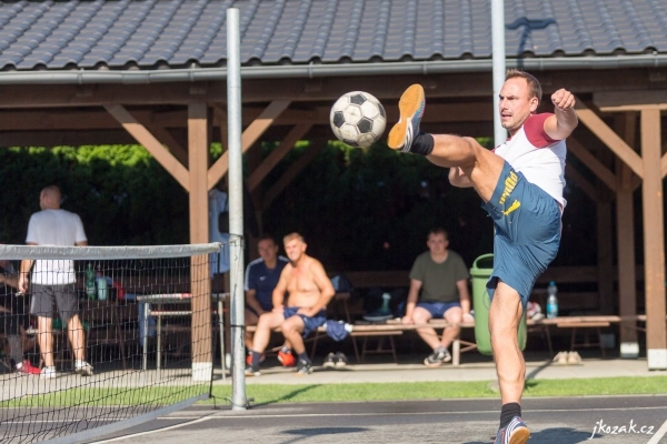 Tradičního nohejbalového turnaje O putovní pohár starosty obce Slatina se zúčastnila čtyři družstva