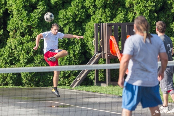 Tradičního nohejbalového turnaje O putovní pohár starosty obce Slatina se zúčastnila čtyři družstva