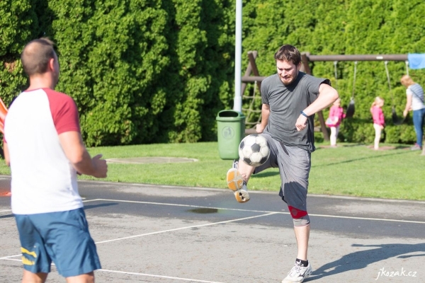 Tradičního nohejbalového turnaje O putovní pohár starosty obce Slatina se zúčastnila čtyři družstva