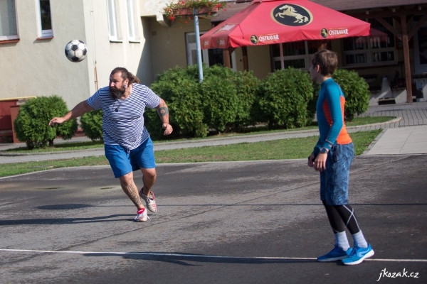 Tradičního nohejbalového turnaje O putovní pohár starosty obce Slatina se zúčastnila čtyři družstva