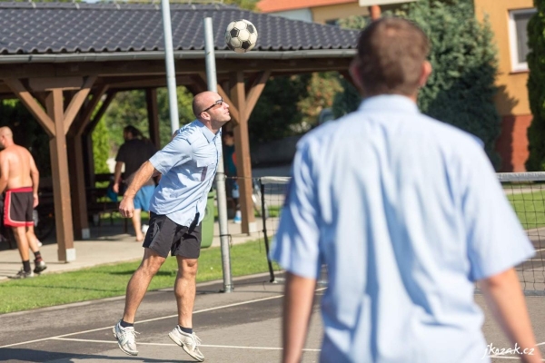Tradičního nohejbalového turnaje O putovní pohár starosty obce Slatina se zúčastnila čtyři družstva