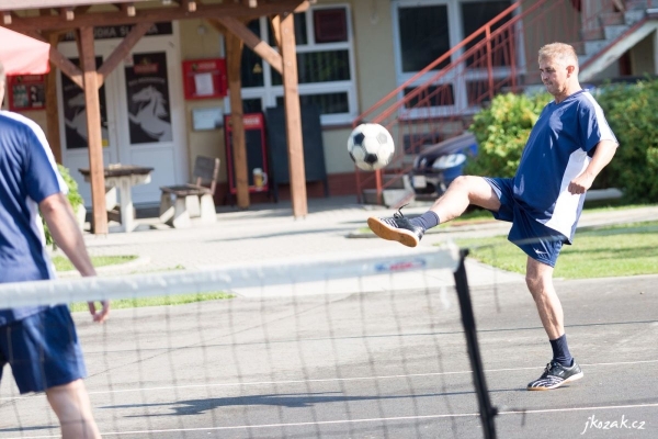 Tradičního nohejbalového turnaje O putovní pohár starosty obce Slatina se zúčastnila čtyři družstva