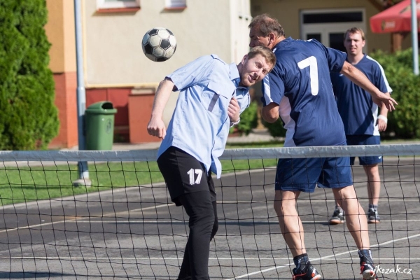Tradičního nohejbalového turnaje O putovní pohár starosty obce Slatina se zúčastnila čtyři družstva