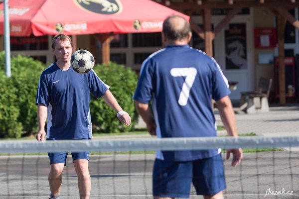 Tradičního nohejbalového turnaje O putovní pohár starosty obce Slatina se zúčastnila čtyři družstva