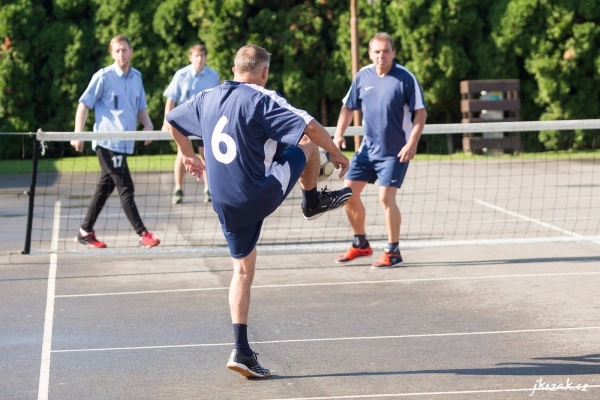 Tradičního nohejbalového turnaje O putovní pohár starosty obce Slatina se zúčastnila čtyři družstva