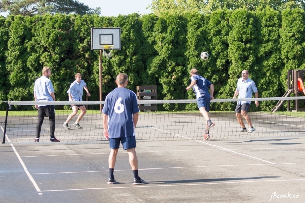 Tradičního nohejbalového turnaje O putovní pohár starosty obce Slatina se zúčastnila čtyři družstva