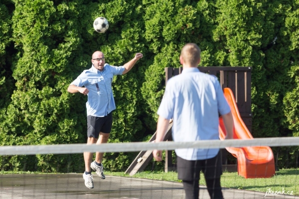 Tradičního nohejbalového turnaje O putovní pohár starosty obce Slatina se zúčastnila čtyři družstva