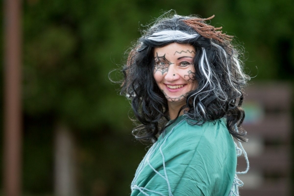 Slatinské děti slavily Halloween, dlabání dýní doprovodily soutěže a lampiónový průvod