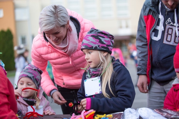 Slatinské děti slavily Halloween, dlabání dýní doprovodily soutěže a lampiónový průvod