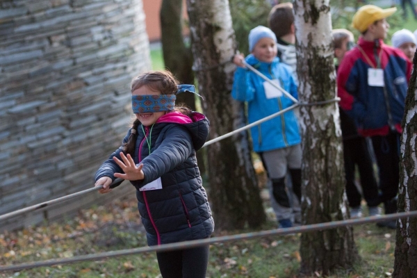 Slatinské děti slavily Halloween, dlabání dýní doprovodily soutěže a lampiónový průvod