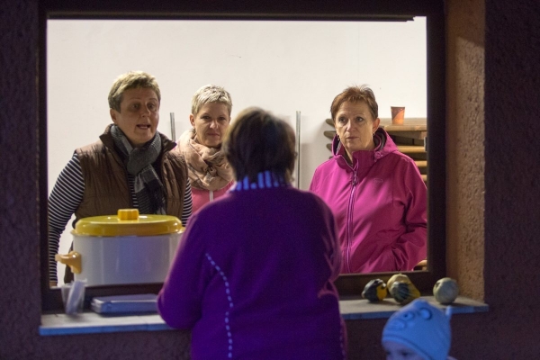 Slatinské děti slavily Halloween, dlabání dýní doprovodily soutěže a lampiónový průvod