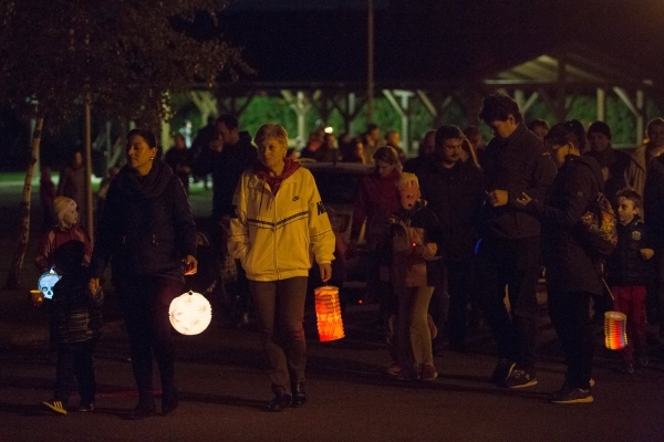 Slatinské děti slavily Halloween, dlabání dýní doprovodily soutěže a lampiónový průvod