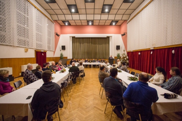 První zasedání nového Zastupitelstva obce Slatina bylo zároveň posledním v letošním roce