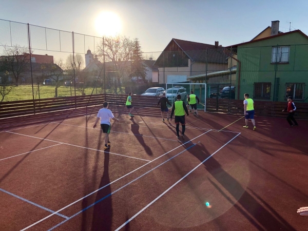 Multifunkční hřiště za tělocvičnou je v provozu, spustili jsme rezervační systém