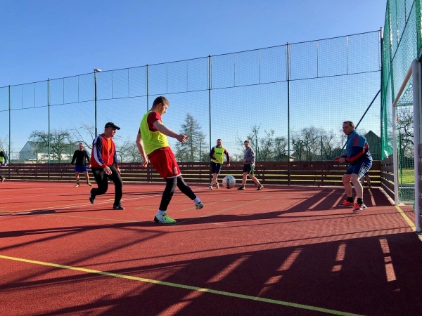 Multifunkční hřiště za tělocvičnou je v provozu, spustili jsme rezervační systém