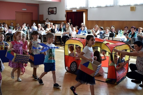 V kulturním domě vystoupily ke Dni matek místní děti