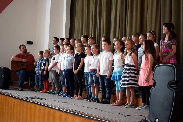 V kulturním domě vystoupily ke Dni matek místní děti