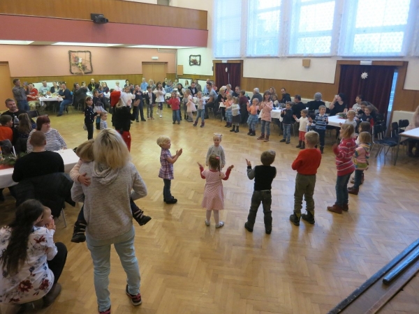 Pro nadílku od Mikuláše si do kulturního domu přišlo šedesát dětí