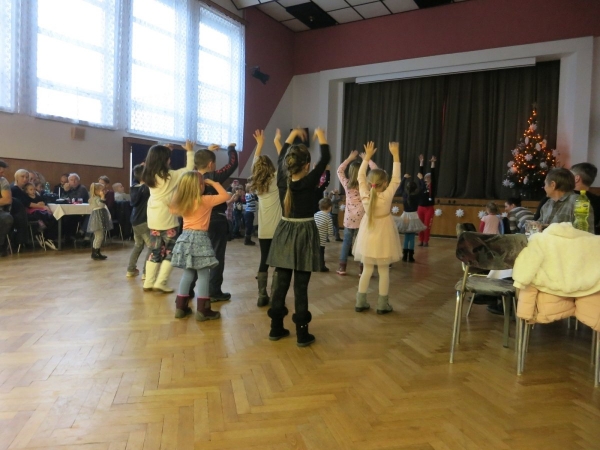 Pro nadílku od Mikuláše si do kulturního domu přišlo šedesát dětí