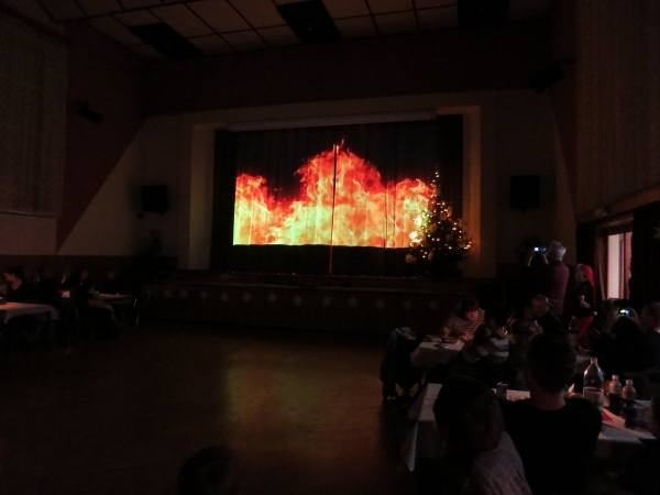 Pro nadílku od Mikuláše si do kulturního domu přišlo šedesát dětí