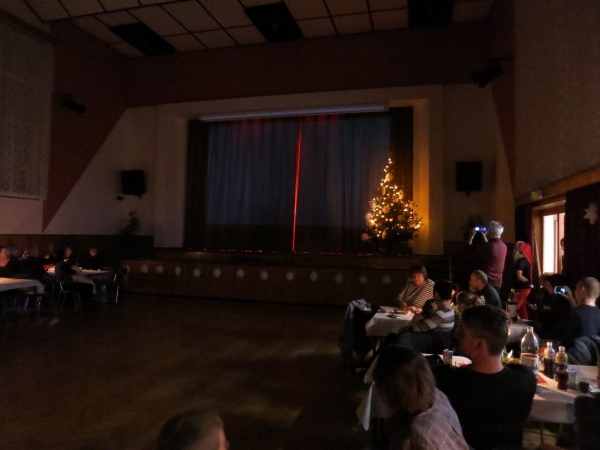 Pro nadílku od Mikuláše si do kulturního domu přišlo šedesát dětí