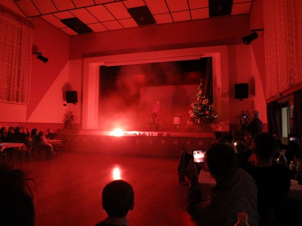 Pro nadílku od Mikuláše si do kulturního domu přišlo šedesát dětí