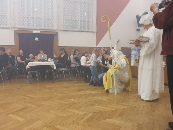 Pro nadílku od Mikuláše si do kulturního domu přišlo šedesát dětí