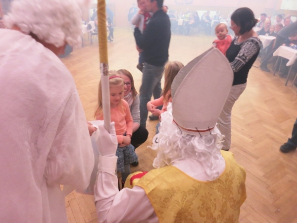 Pro nadílku od Mikuláše si do kulturního domu přišlo šedesát dětí