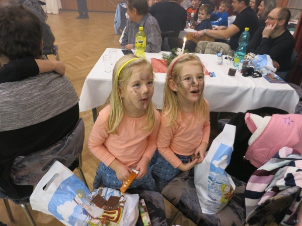 Pro nadílku od Mikuláše si do kulturního domu přišlo šedesát dětí