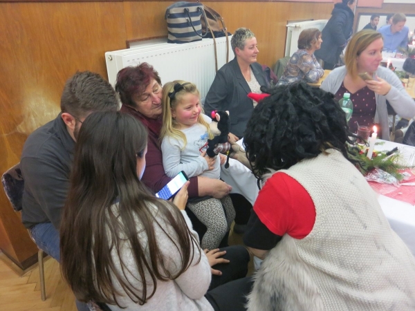 Pro nadílku od Mikuláše si do kulturního domu přišlo šedesát dětí