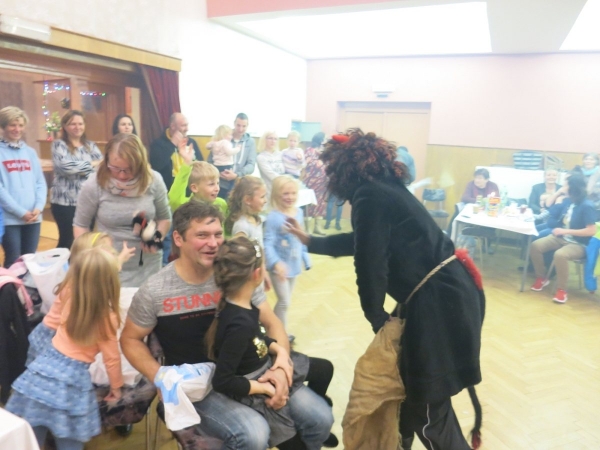 Pro nadílku od Mikuláše si do kulturního domu přišlo šedesát dětí