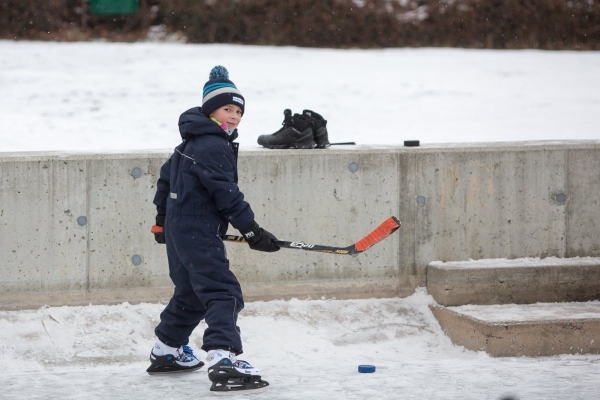 Požární nádrž má v obci celoroční využití, mrazivé dny z ní udělaly vyhledávané kluziště