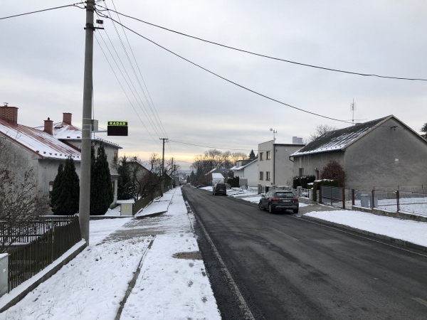 Vjezd do obce od Výškovic hlídá radar, preventivní opatření má za cíl zvýšit bezpečnost