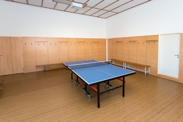 Sportovcům v tělocvičně slouží rekonstruované sociální zařízení, obci na opravu přispěl kraj