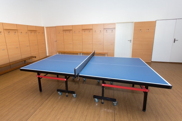 Sportovcům v tělocvičně slouží rekonstruované sociální zařízení, obci na opravu přispěl kraj