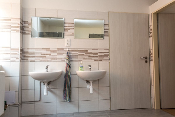 Sportovcům v tělocvičně slouží rekonstruované sociální zařízení, obci na opravu přispěl kraj